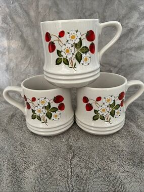 Sheffield Strawberries n’ Cream stoneware mugs set of 3